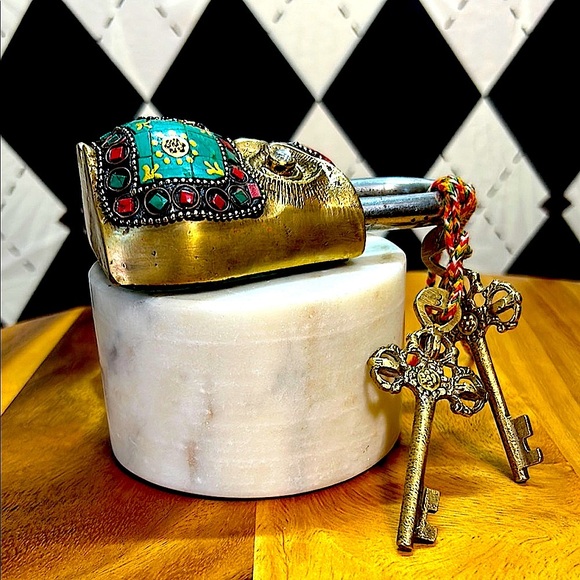 Handcrafted Owl Brass Lock – Ornate, Colorful, & Functional – 2 Keys Included - Picture 7 of 11